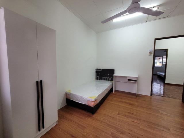 Female Middle Room with Aircond for Rent 1