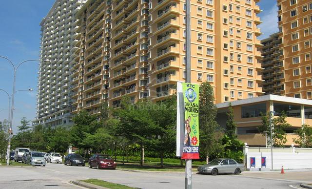 Fully Furnished Master Room PV6 Condo 1