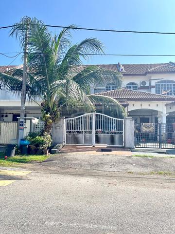 Facing Open Renovated Double Storey Terrace Bdr Bukit Puchong 1