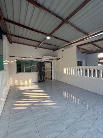 Batu Pahat|2-Storey Low Cost|Taman Banang Jaya|Renovated|Freehold| 1