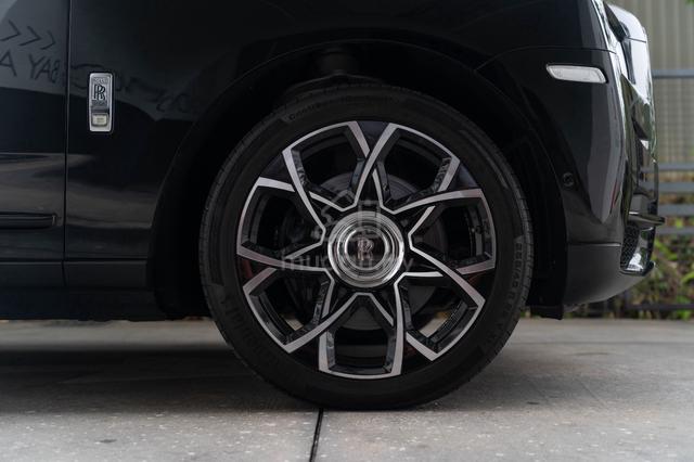 Rolls Royce Cullinan Black Diamond 4 seater 2019 - 3