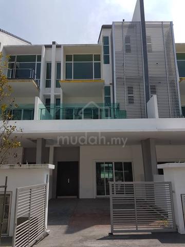 3storey fresh air nice environment house for RENT Selayang Rawang 1