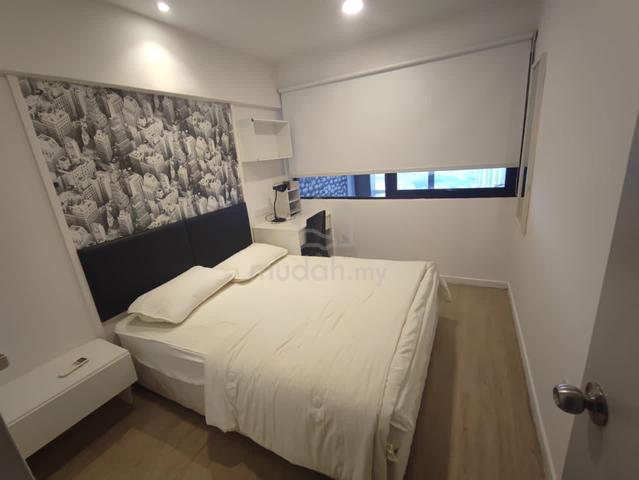 Dlatour Taylor Big Room Sunway Brand New 1