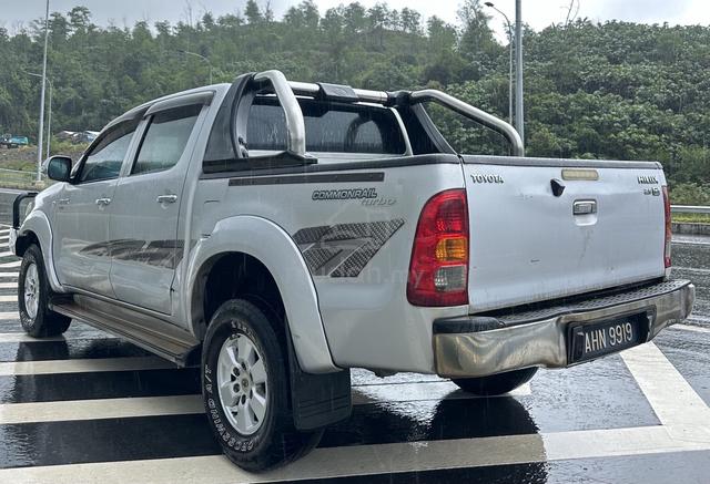 2011 Toyota HILUX 2.5 STD FACELIFT (M) - 4