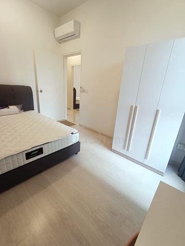 (Prefer Female) Medium room for rent at Equine Residence 1