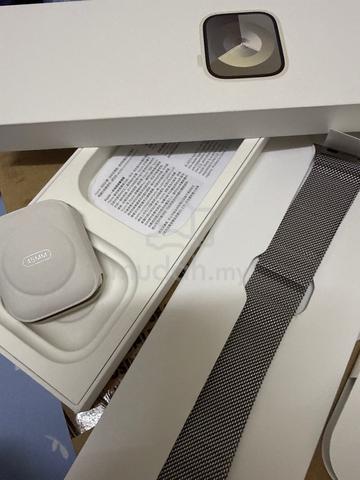 Apple Watch Series 9 45mm Stainless Milanese Loop - photo 2 of 6