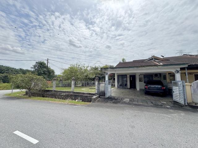 CORNER LOT Single storey taman desa vista sepang 1