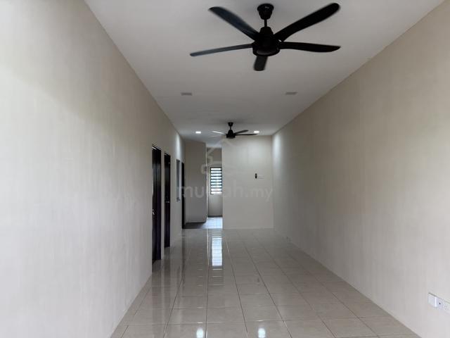Rumah Teres Setingkat untuk Dijual di Taman Lagenda, Teluk Intan. 1
