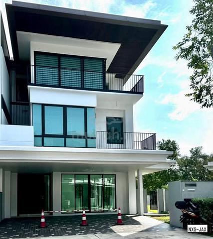 BARND NEW DUTA VILLA Setia Alam 3 Storey Corner House 4061sqft Solar 1
