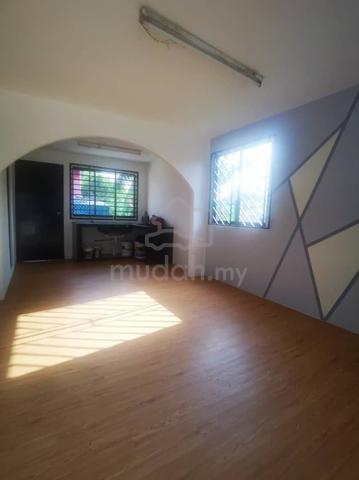 Corner Lot Low Cost Unit With Renovated Good Location @ Seri Alam 2