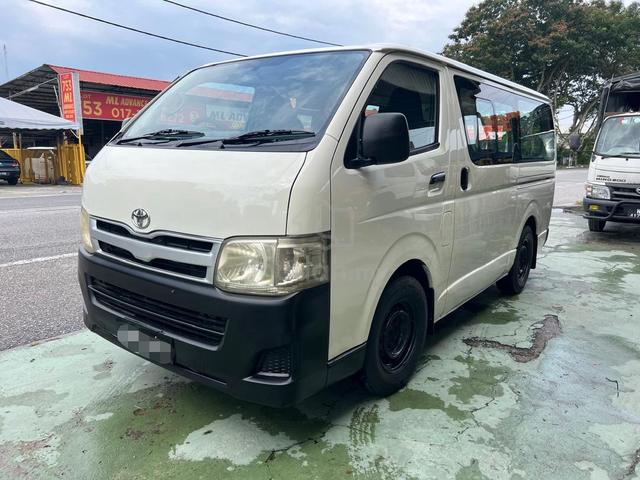 2011 Toyota HIACE 2.5 Diesel (M) window van - 1