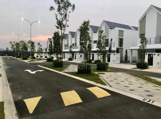 Limited Grd Floor Unit Casa Bayu Townhouse Cybersouth for Rent 1