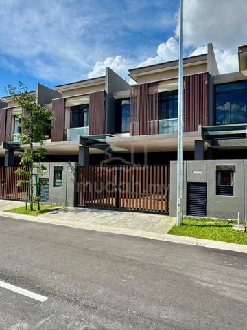 Iskandar Puteri @ Aurora Sentral (2 Storey Superlink Resort Villas) 1