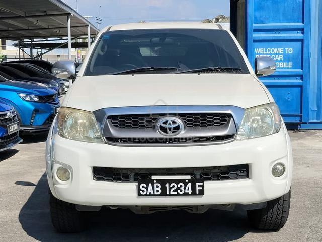 2011 Toyota HILUX 2.5 G FACELIFT (A) - 2
