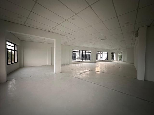 Cyber 10 @ Masreca 19. Corner 1st Floor. 1,9xx sq ft. 2 Bathroom. Huge 1
