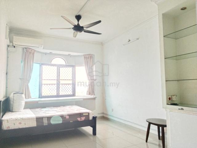 Room next to CIQ 1