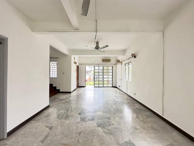 END LOT RENOVATED Double Storey USJ 4 Subang Jaya 4