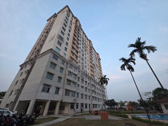 Indah Court Apartment (Bukit Indah) 1