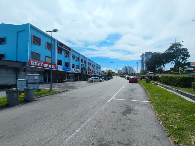 Entire Row For Sale! 8 Adjoining 3 Storey Shoplots @ Larkin JB Town 1