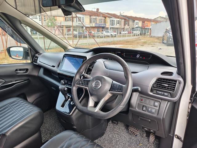 2022 Nissan Serena 2.0 Premium F/Service Like New - 4