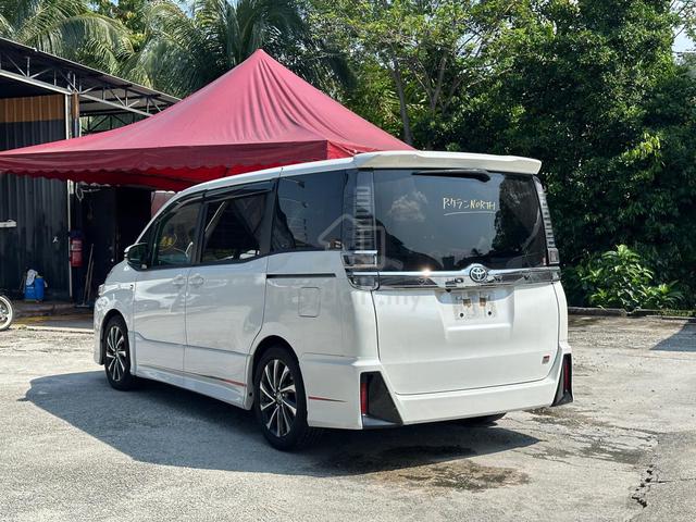 2021 Toyota VOXY 2.0 ZS GR SPORT EDITION - 4