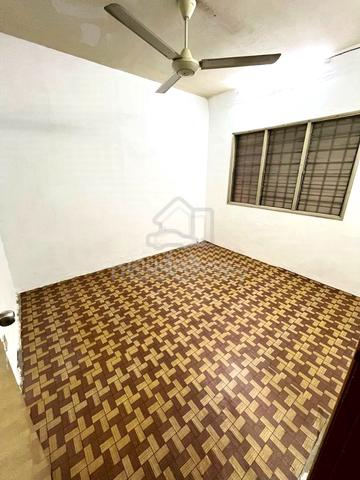 Taman Subang Perdana Flat 3