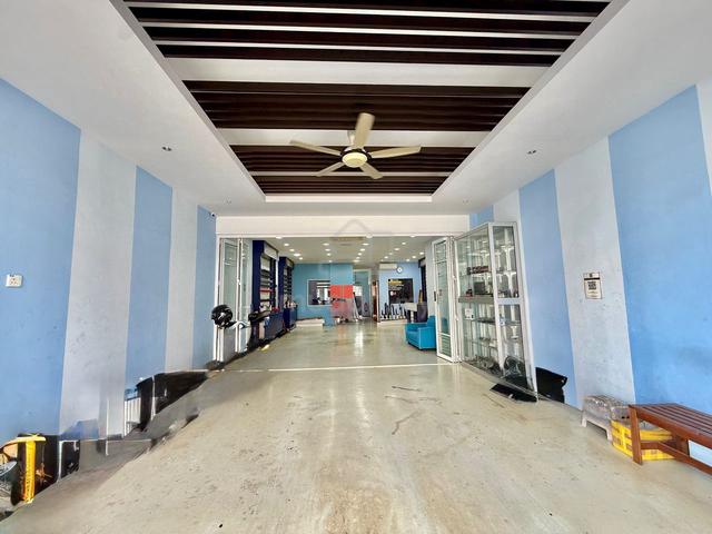 [TINTED BUSINESS TO LET GO] HOT Kota Syahbandar Ground Floor Shoplot 1