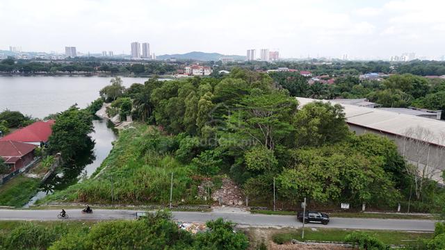 SALE 1.416 acres lakeside land in Kg Seri Aman Puchong Prima Puchong 1