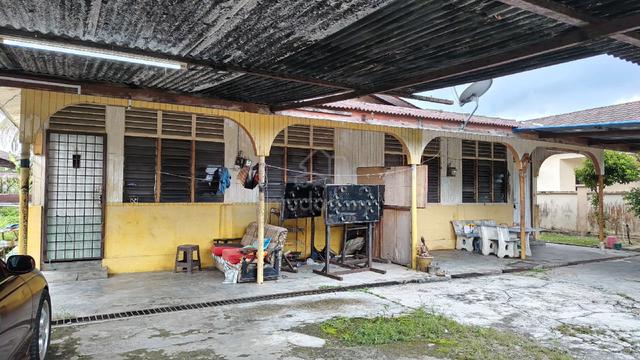 2 unit rumah (2 pintu) berserta Tanah untuk dijual 1