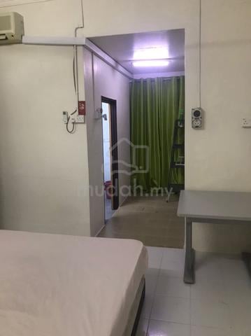 Lintang Mahsuri Bayan baru master room for rent 1