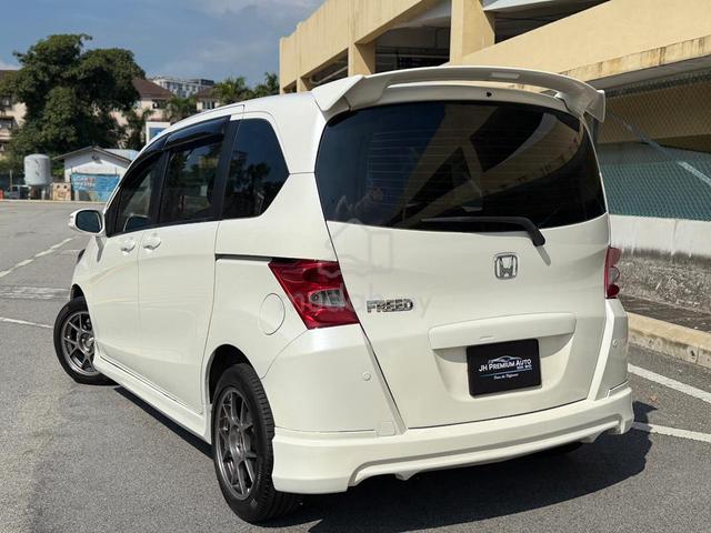 2010 Honda FREED 1.5 E / 2 Power Door / Warranty - 4