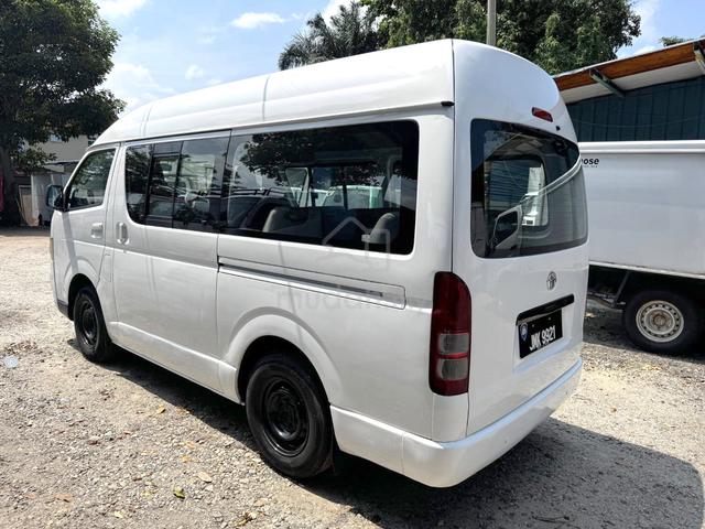 2010 Toyota HIACE 2.7 window van (M) - 4