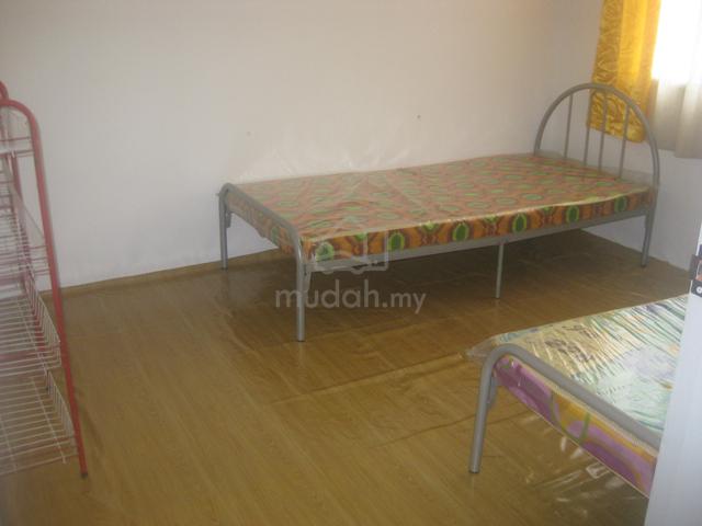 Pantai Dalam Room To Rent For Women 1