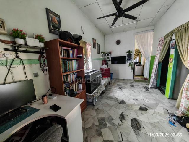 Rumah Teres Setingkat Bersih di Taman Malwira, Kubang Semang 1