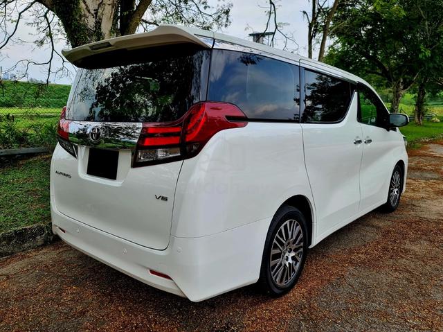 Toyota Alphard 3.5 GL ImportedNew Sunroof PwrBoot - 3