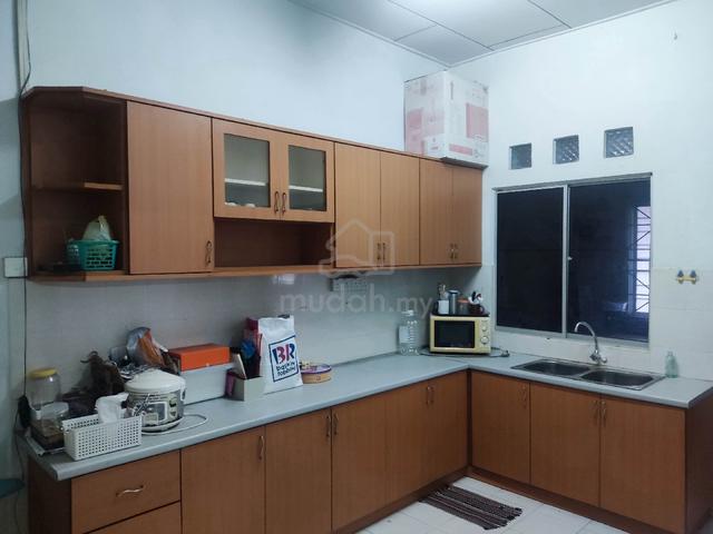 Large Middle Room For Rent 1