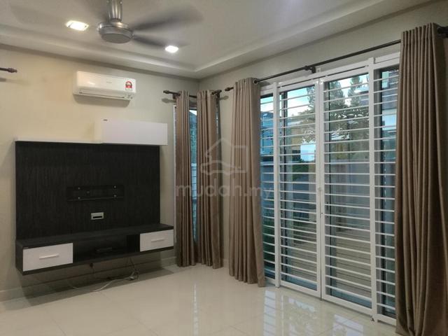 Semi-D Cluster @ Bandar Parklands - Extra Land Partially furnished. 1