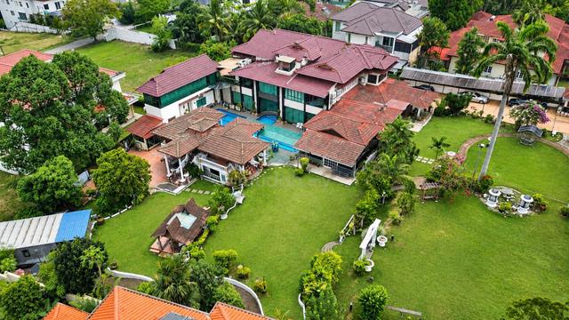 BIG SIZE Freehold Bungalow House Country Height Kajang with Pool 1