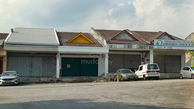 Single Storey Shoplot (1300sqft) Bukit Puchong for rent 1