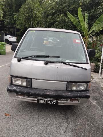 Nissan Vanette c22 - 1