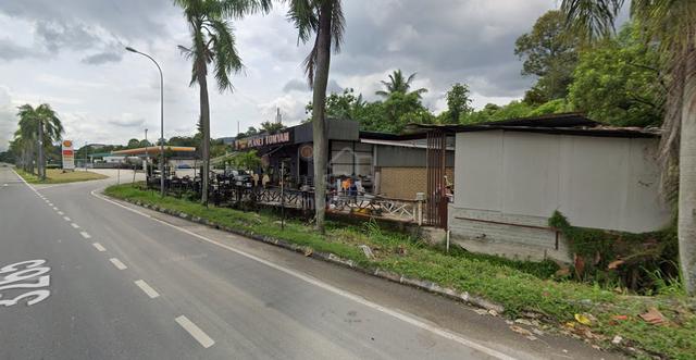 Prime Commercial Land for Rent – High Traffic & Visibility 5