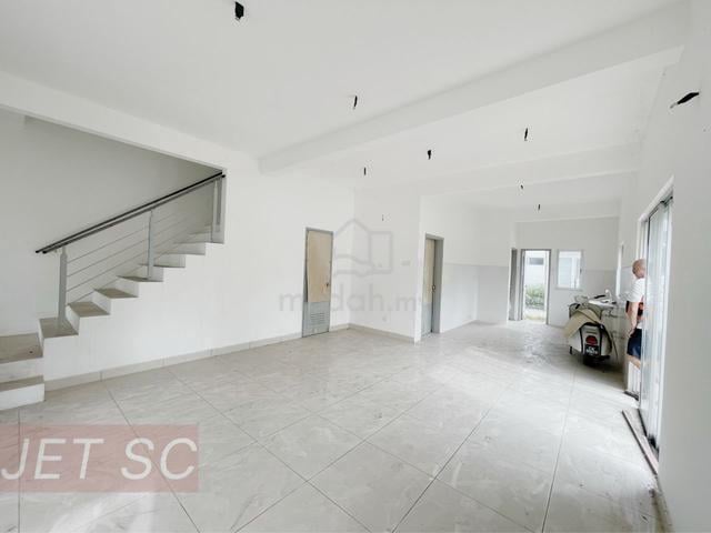 Phase 30 Bandar Botanic Klang 2sty 20*65sqft basic unit for sale 1