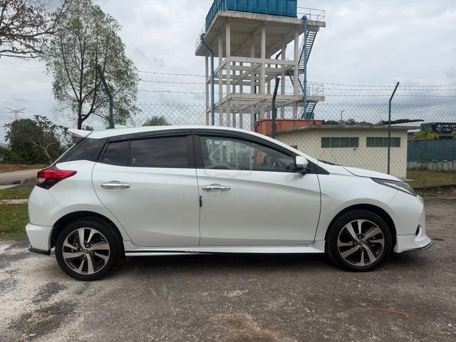Toyota YARIS 1.5 G FACELIFT 360Cam PCS/BSM FSR - 4