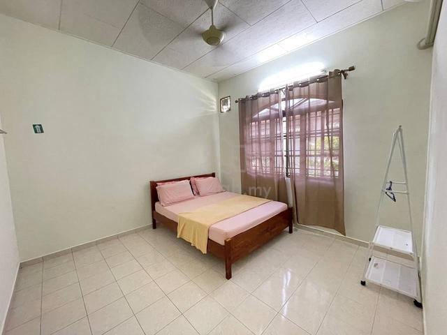 [Aircond] Bilik sewa muslimah @ Taiping, Perak 1
