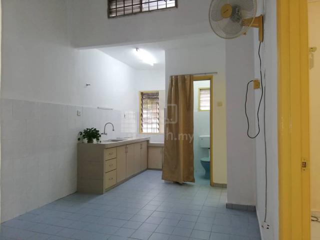 Rumah lev 1 townhouse Sg buloh bukit Rahman putra for sale 1