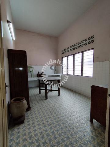 FULL LOAN Freehold Sungai Siput Town Big Double Storey Terrace house 4