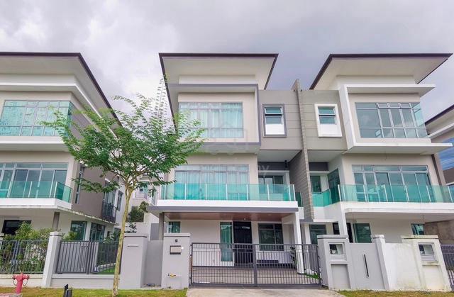 Horizon Hills The Cove 3 Storey Semi-D 40x80 Fully Renovated Furnished 1