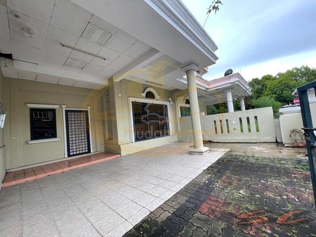 Full loan Below Market 200k Shah Alam Seksyen 7 2.5 Storey House 1