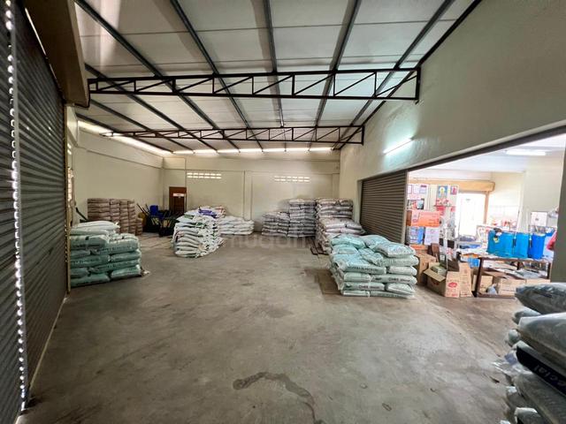 ROMPIN 4 Story Cornerlot Shop Facing Main Road 3