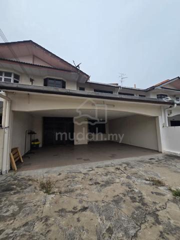 Taman Molek Double Storey House superlink 5 rooms big car porch 1